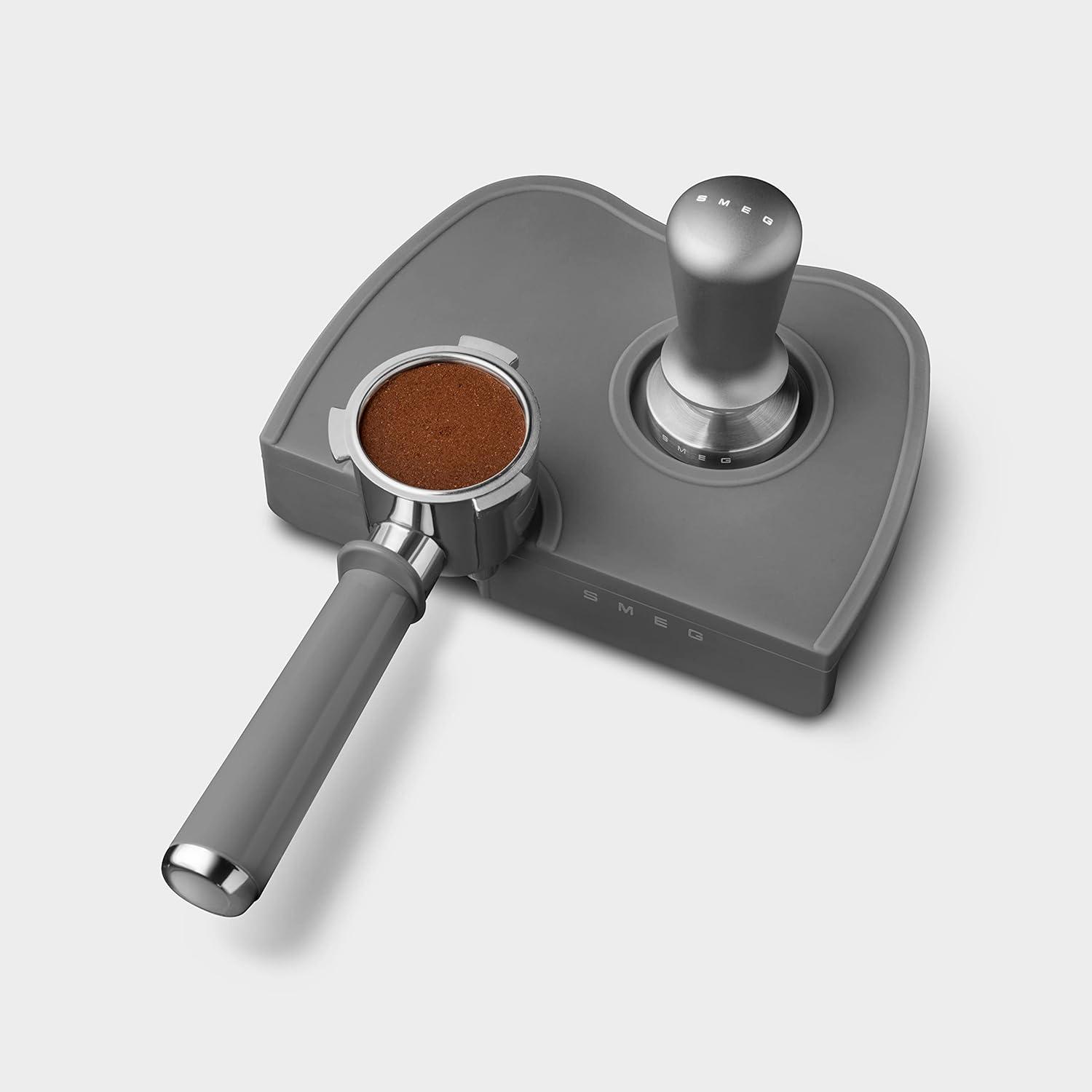imageSmeg Manual Espresso and Tamper Set White