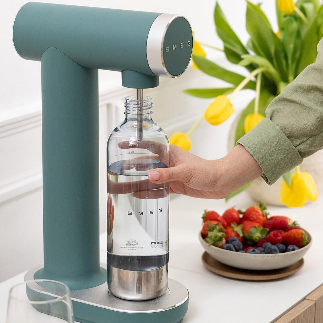 imageSMEG Soda Maker Sparkling Water Machine for Kitchen Counter Collezione Includes 1L Bottle Compatible with Standard 60L CO Cylinders Matte JadeMatte Jade